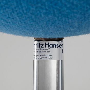 FOTPALL, "Ägget", Arne Jacobsen, Fritz Hansen, 2002.