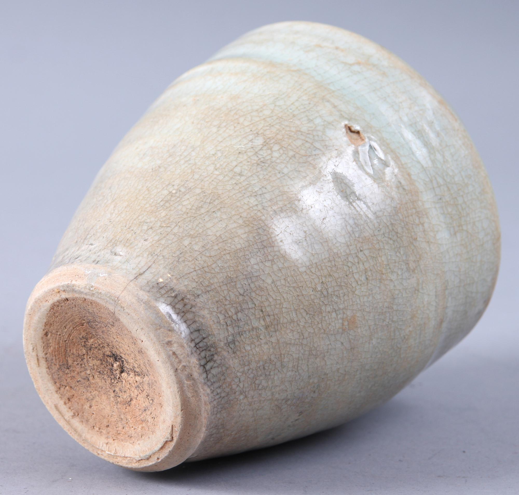 URNA, stengods, Kina, troligen Sung/Yuan.