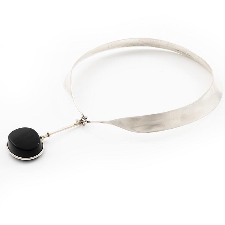 Vivianna Torun Bülow-Hübe, a sterling silver necklace with a obsidian pendant, Georg Jensen, Denmark.