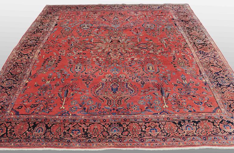 A CARPET. Semi-antique Sarouk. So-called American Sarouk, Around  356 x 275 cm.