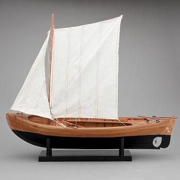 MODELLBÅT, trä, "Smålandssnipa", i modern tillverkning.