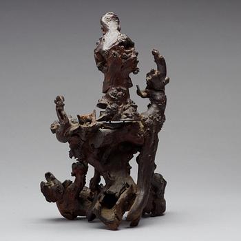 ROTSKULPTUR, trä. Qingdynastin, 1800-tal.