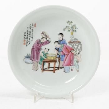 Skålar, två stycken samt skålfat, porslin, Kina, 1900-tal.