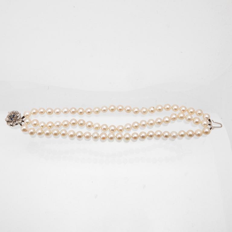 A three-row bracelet of cultured pearls and clasp in 18K white gold.