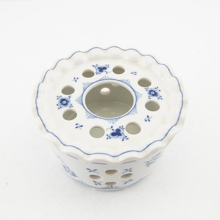 Warming stand "Musselmalet" Royal Copenhagen Denmark porcelain.