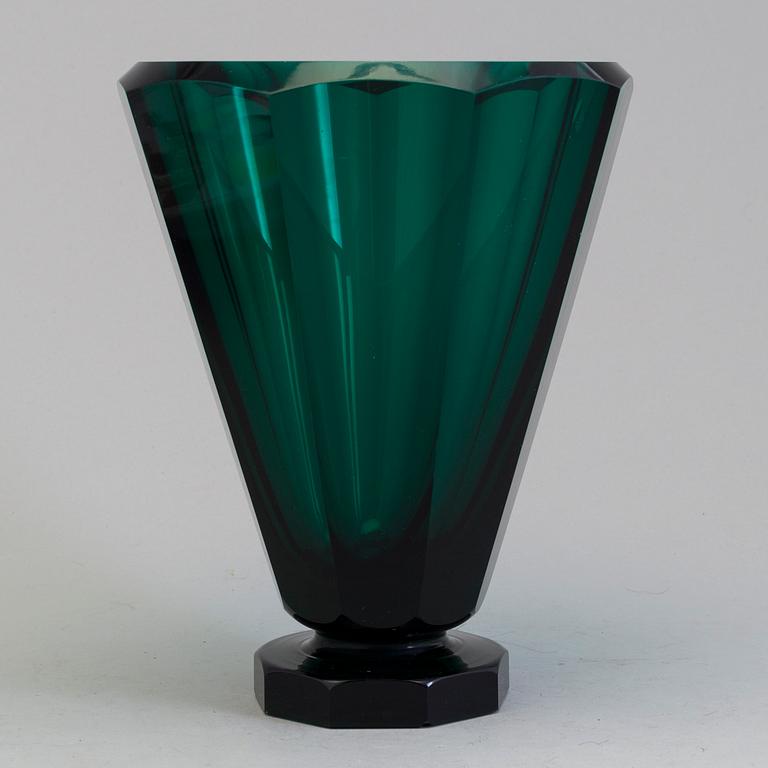 ELIS BERGH, green glass vase, Strömbergshyttan 1935.
