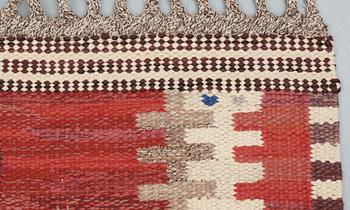 CARPET. "Röda Havet". Flat weave (Rölakan). 238,5 x 178,5 cm. Signed AB MMF MR.