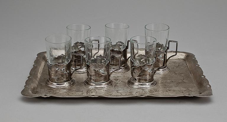 TEBÄGARE samt FAT, 7 delar, silver samt glas, orientaliskt, 1900-talets början, Total silvervikt 1229 g.