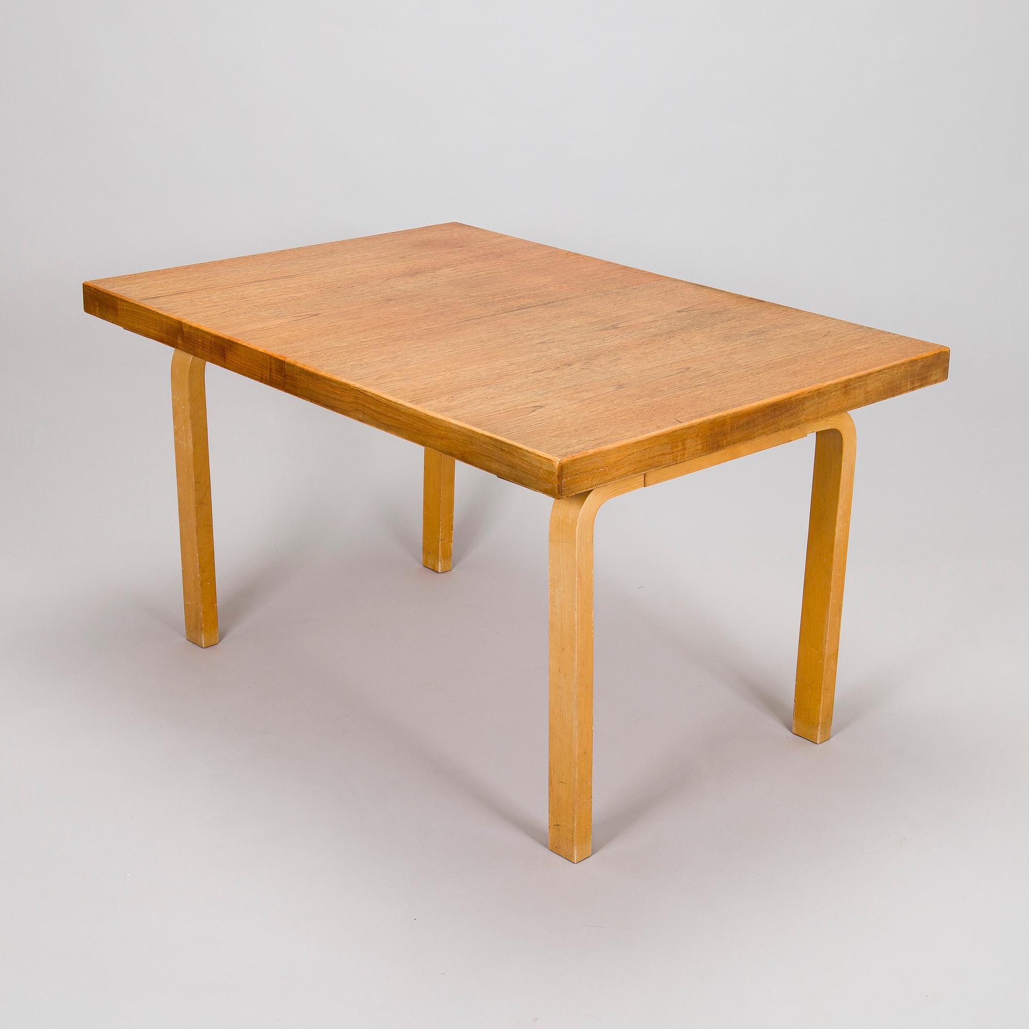 Alvar Aalto, matbord, modell 92 för O.Y. Huonekalu-ja Rakennustyötehdas A.B. 1900-talets mitt.