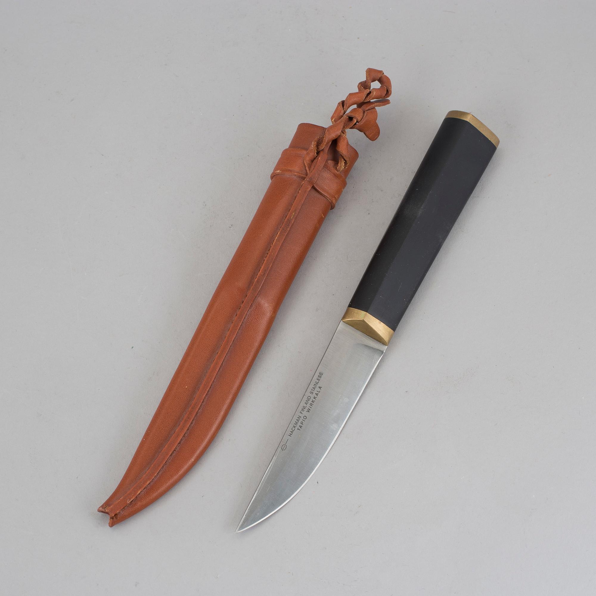 PUUKKO-KNIV, rostfritt stål, nylon och mässing, märkt Tapio Wirkkala, Hackman Finland. Formgiven 1961.