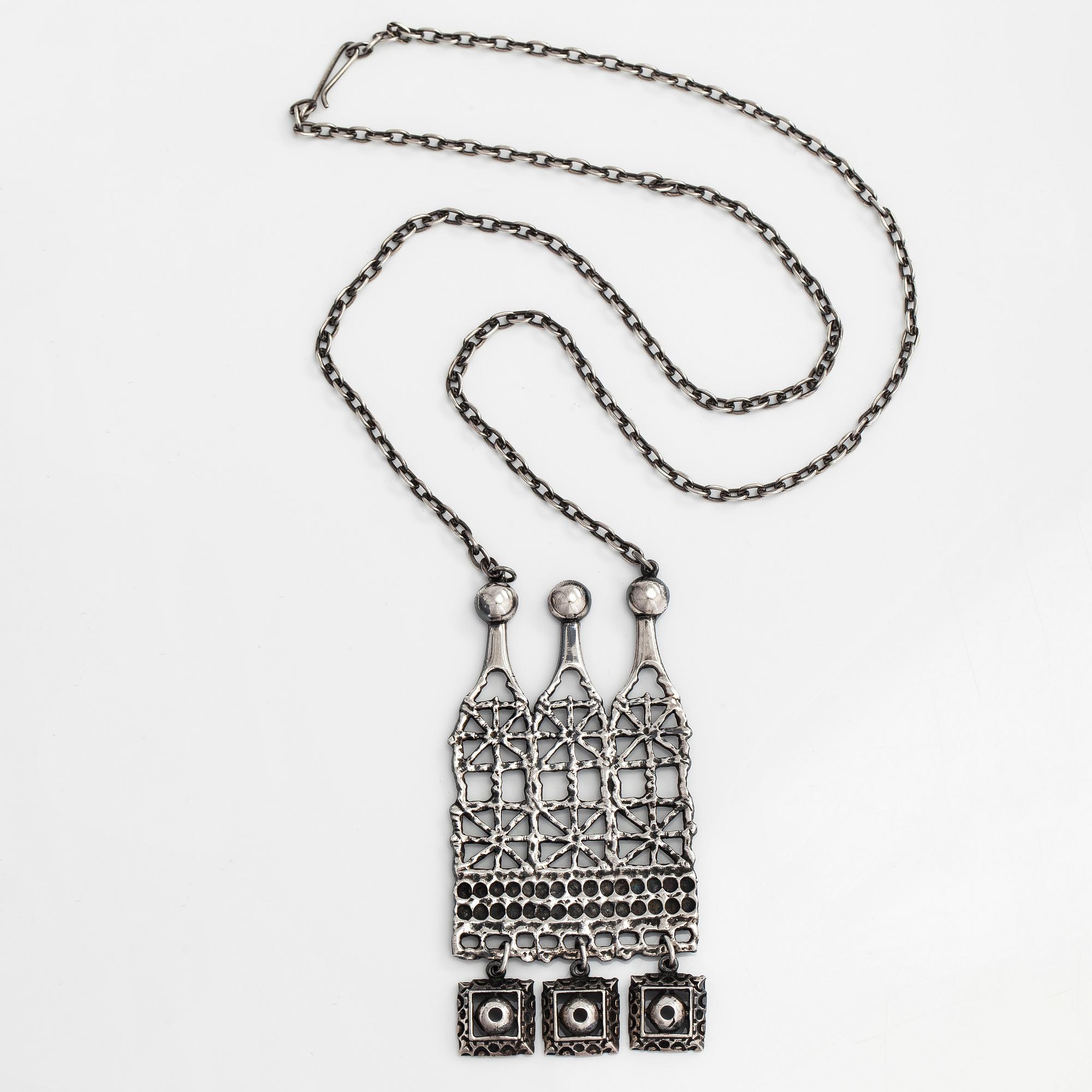 Pentti Sarpaneva, a silver necklace, Turun Hopea, Turku.