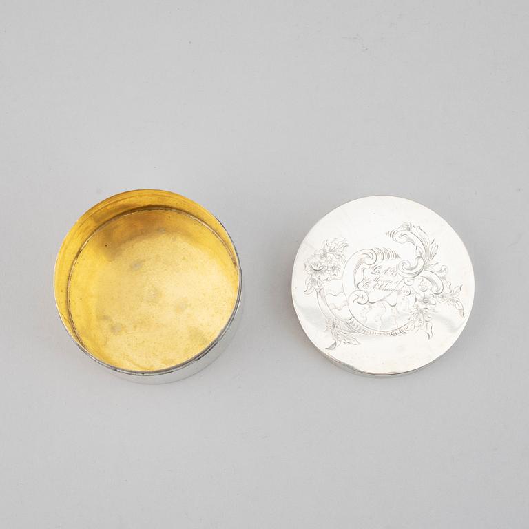 A Swedish 18th century parcel-gilt box with cover, makers mark of Pehr Zethelius, Stockholm 1797.