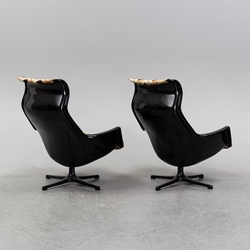 Alf Svensson & Yngvar Sandström, a pair of 'Form 8'/'Galaxy' easy chairs, Dux, 1970's.