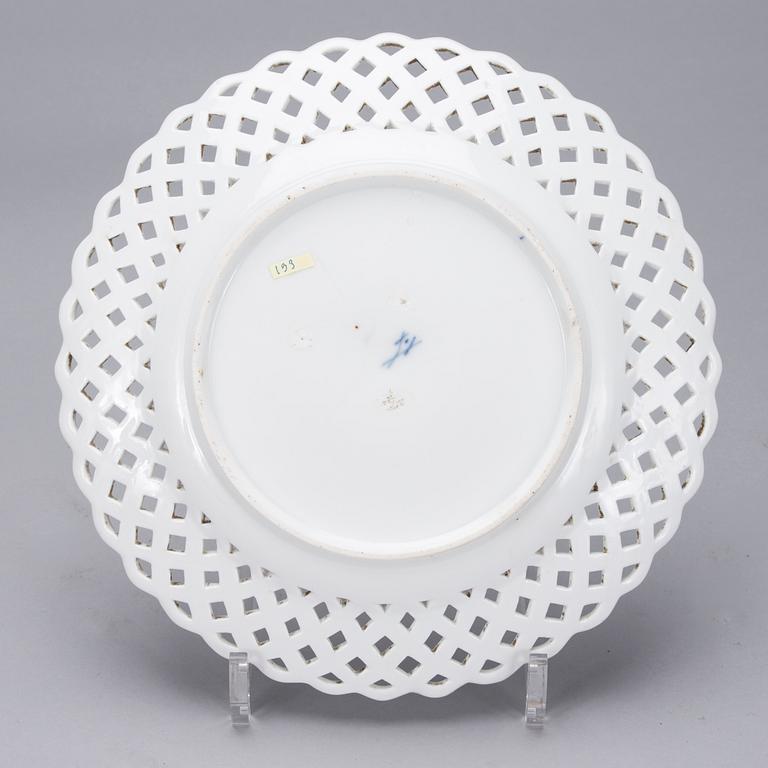 TALLRIK, porslin, Meissen, 1700-tal.