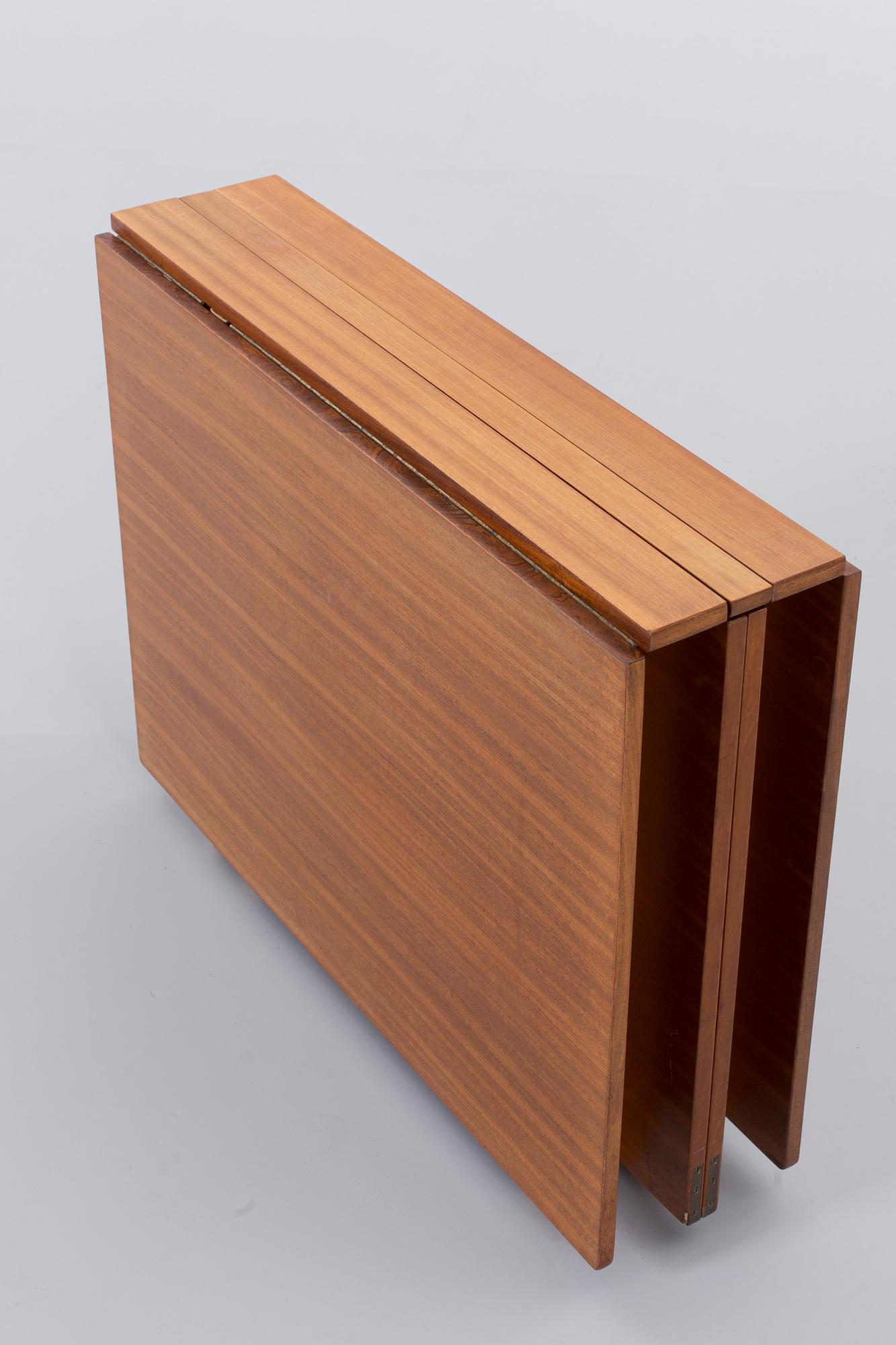 A BRUNO MATHSSON "MARIA FLAP" TABLE.