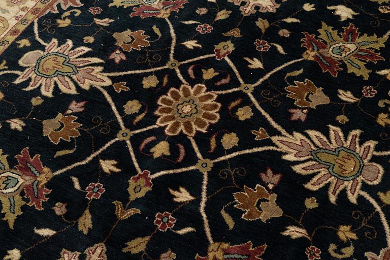 Matta, ca 295 x 240 cm.