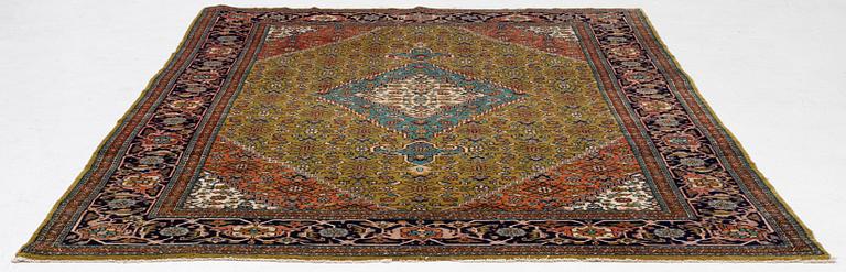 Matta, orientalisk, ca 272 x 208 cm.