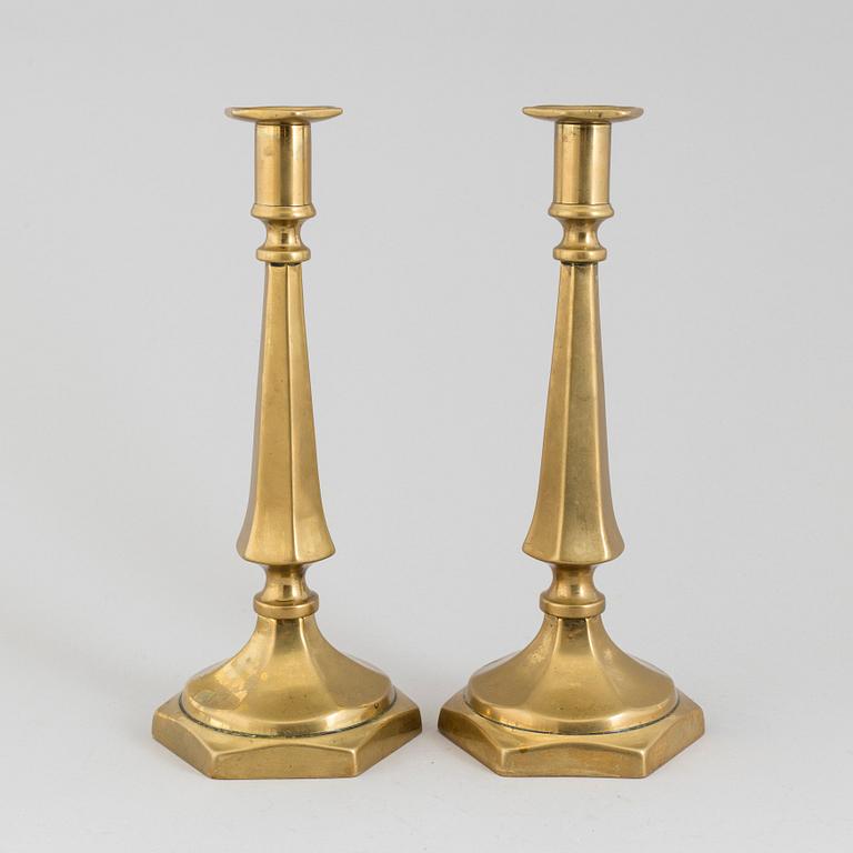 LJUSSTAKAR, ett par, brons, 1800-tal.