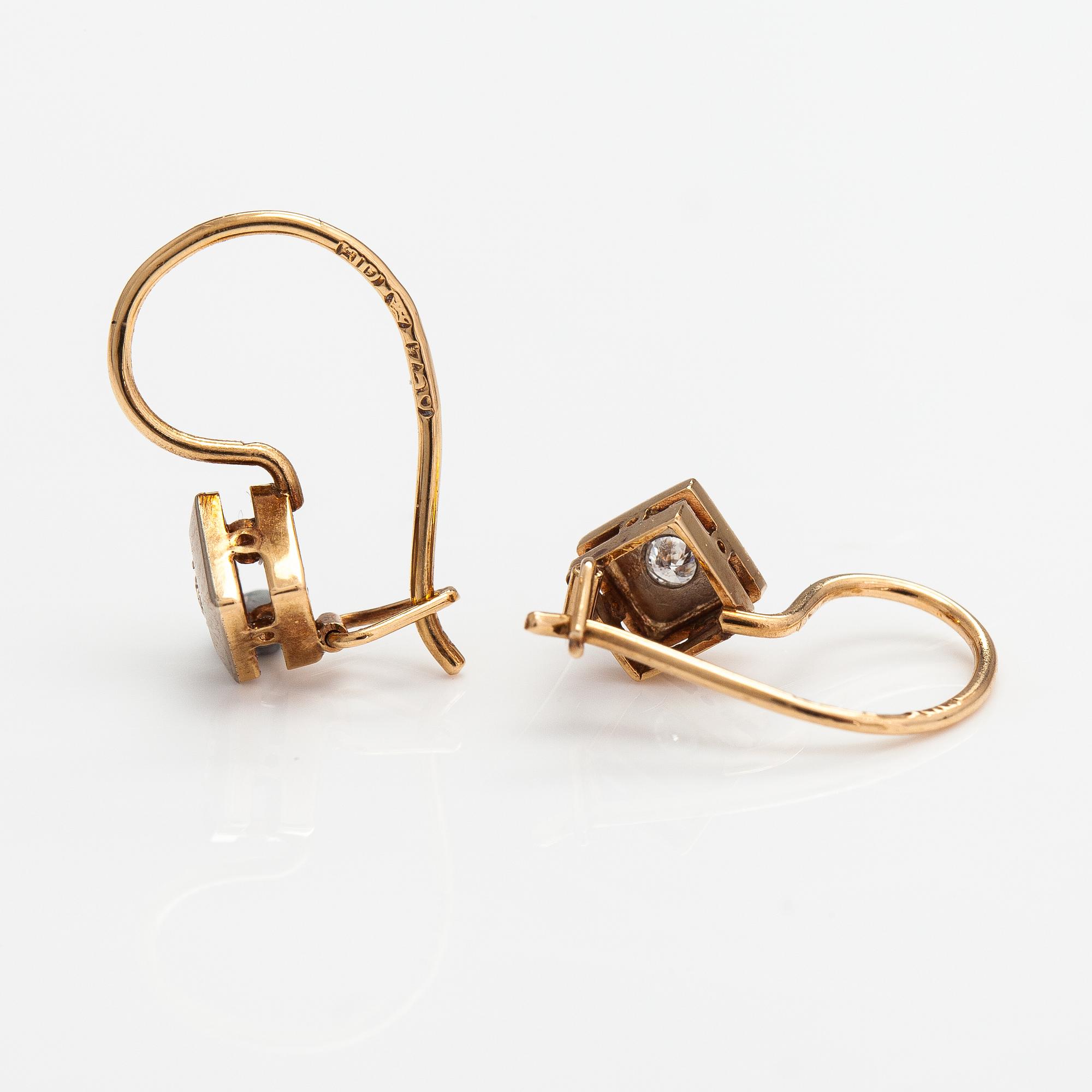 A pair of 18K gold earrings with diamonds ca. 0.08 ct in total.