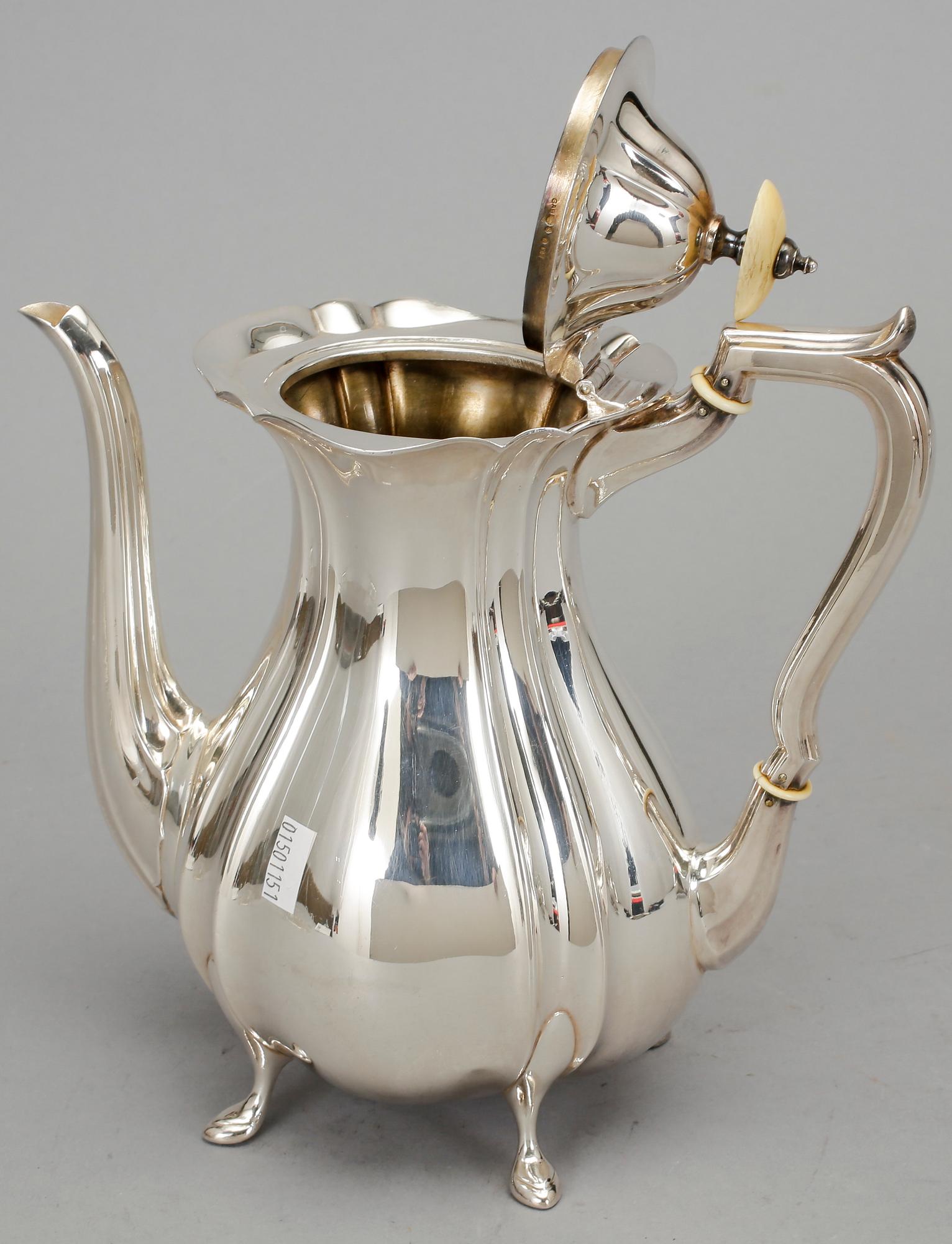 KAFFESERVIS, 3 delar. Silver. Guldsmedsaktiebolaget GAB, Stockholm 1925. Total vikt ca 1065 gram.