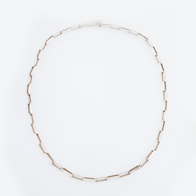 KARL-INGEMAR JOHANSSON, Göteborg, 1969, a necklace.