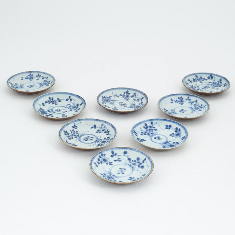 A group of eight blue and white and capuciner glazed dishes, Qing dynasty, Kangxi (1662-1722). "The Ca Mau Shipwreck".