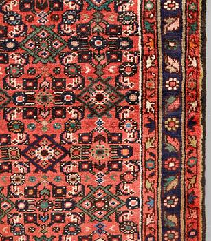 A runner Hosenabad, approximately 300 x 82 cm.