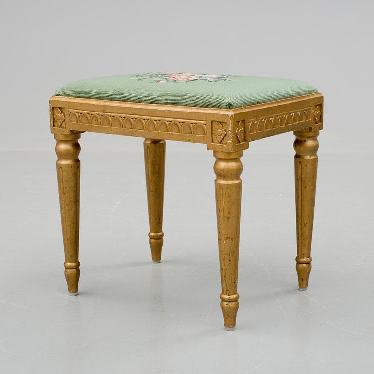 TABURETT, gustaviansk stil, 1900-talets första hälft.