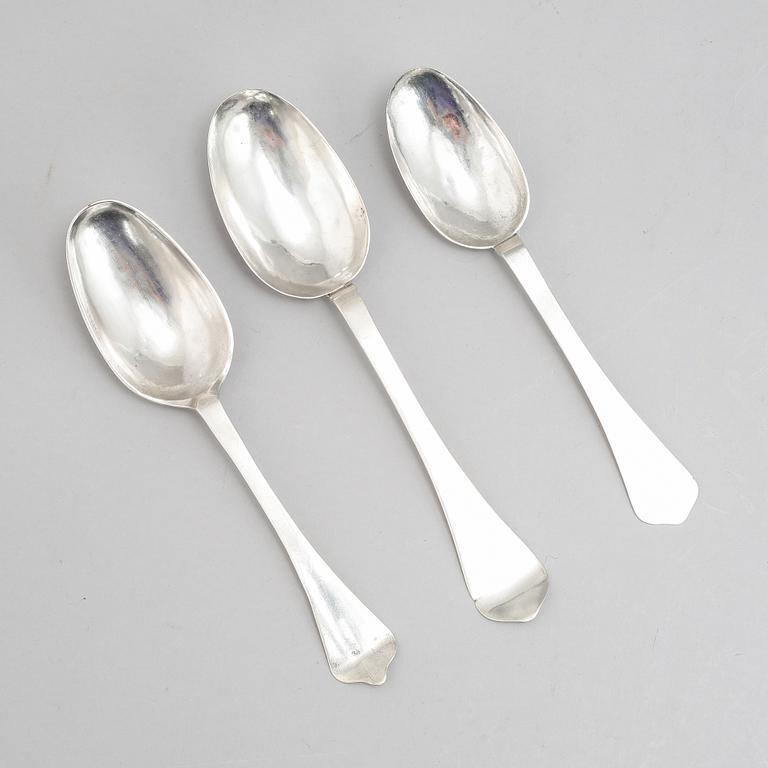 Three Swedish early 18th century silver spoons, marked d. Ekelöf, Orebro 1747, B. Moller, Sthlm 1724 and J. Thede, Sthlm.