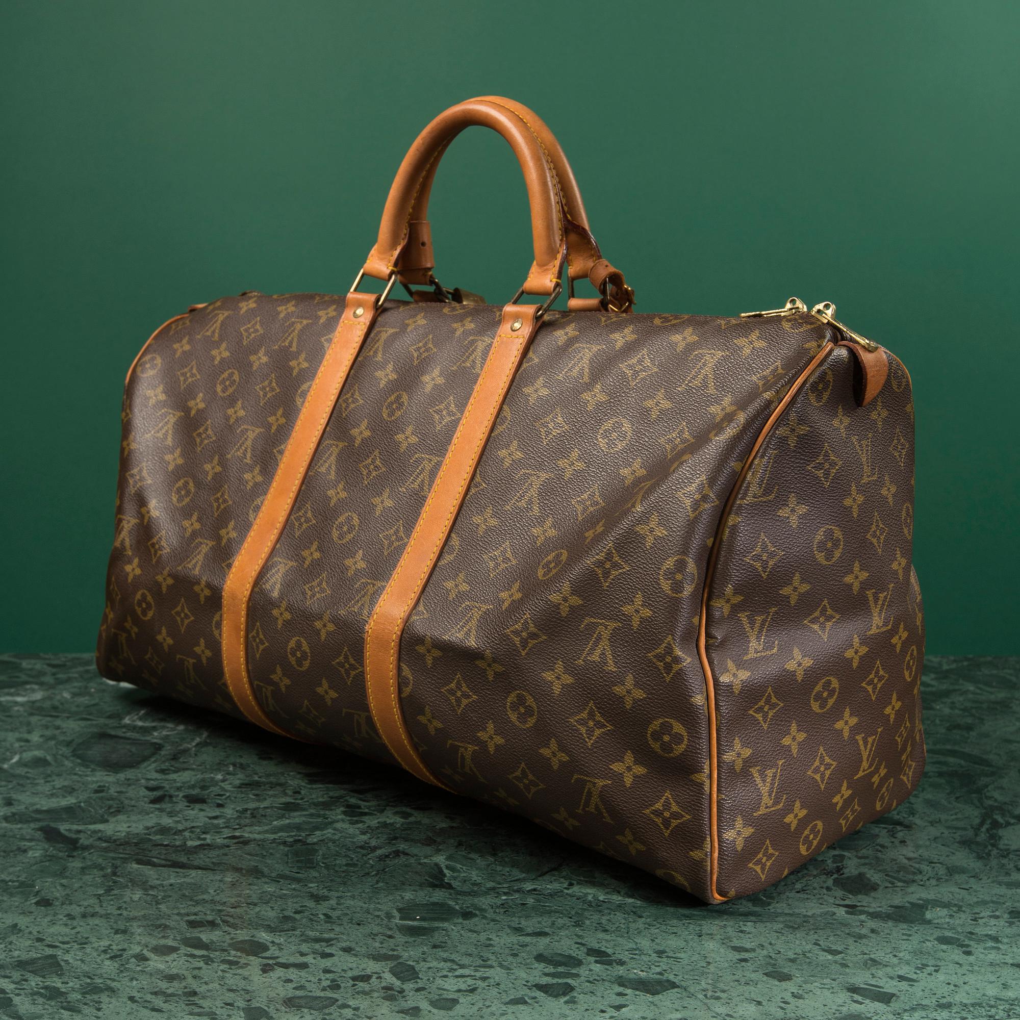 A monogram canvas weekendbag "Keepall 50" by Louis Vuitton.