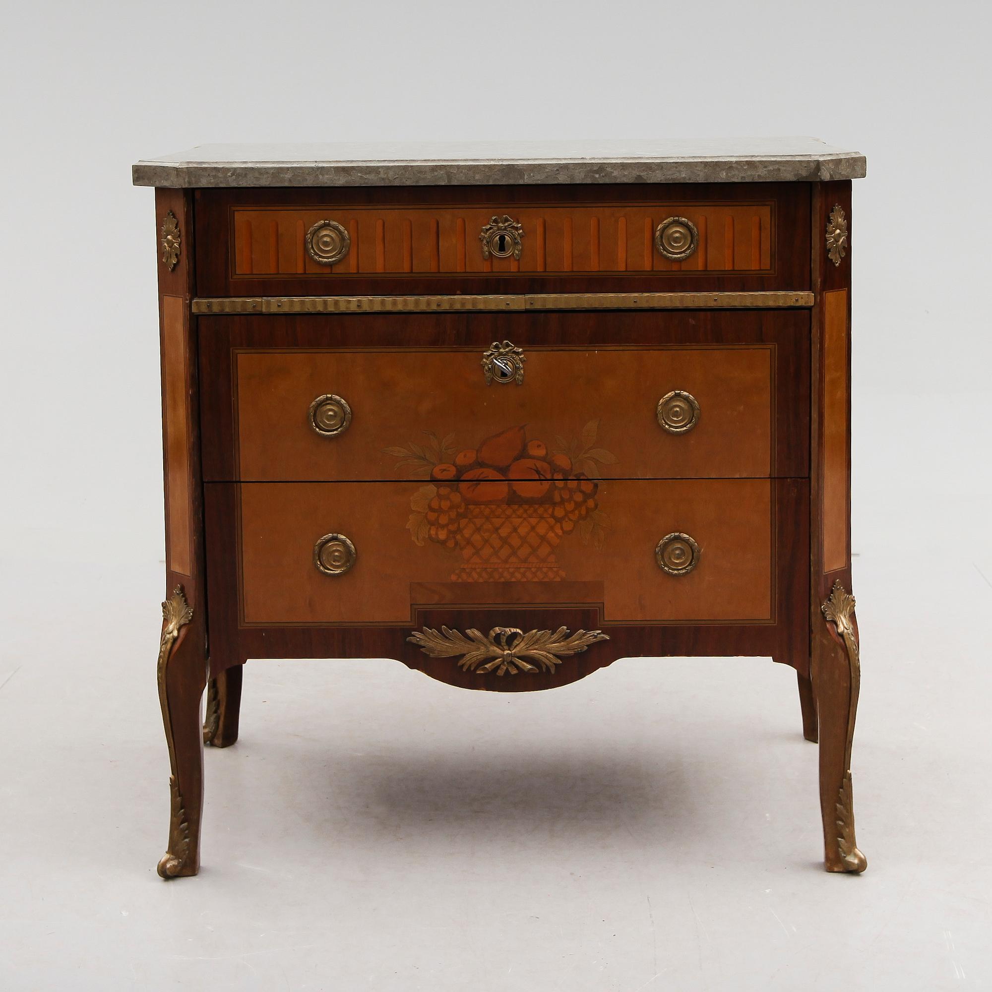 BYRÅ, gustaviansk stil, 1800-talets mitt.