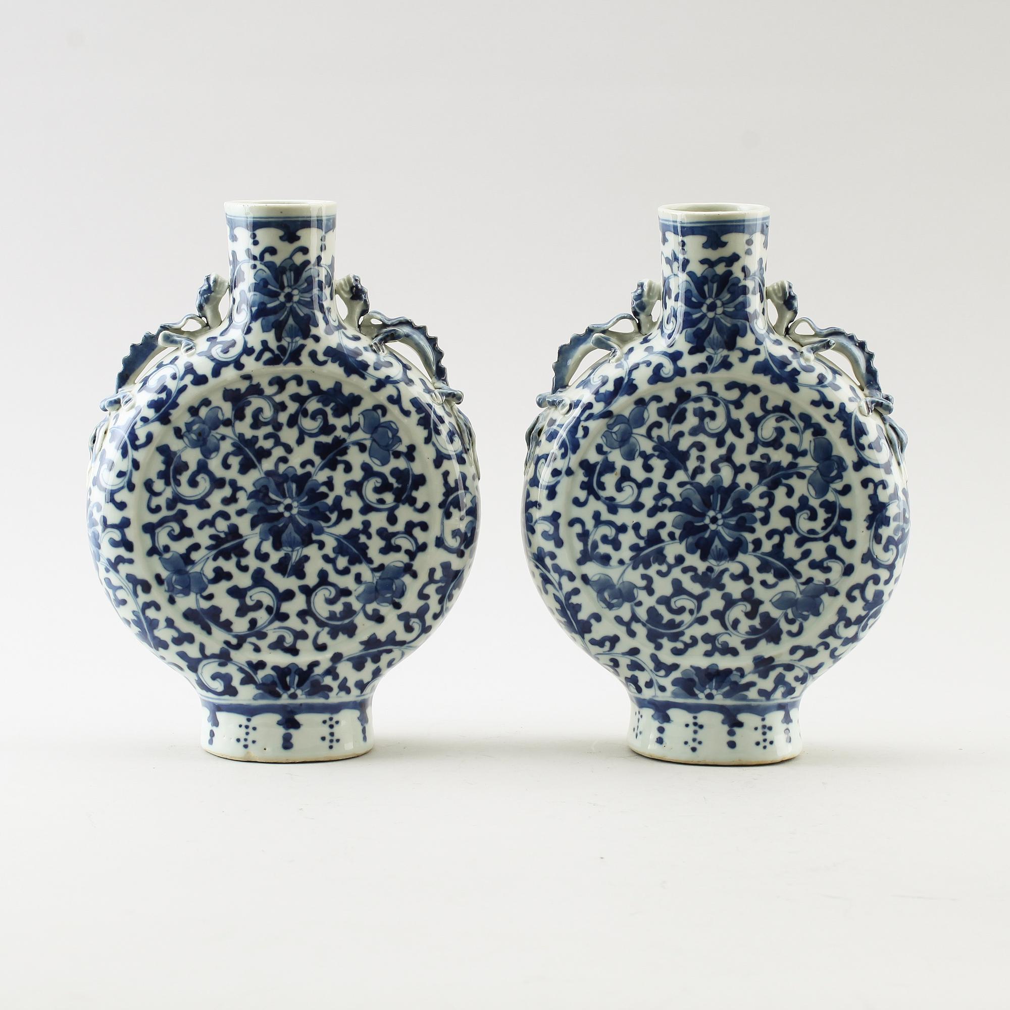 PILGRIMSFLASKOR, 2 st, porslin, Kina, 1800-/1900-tal.