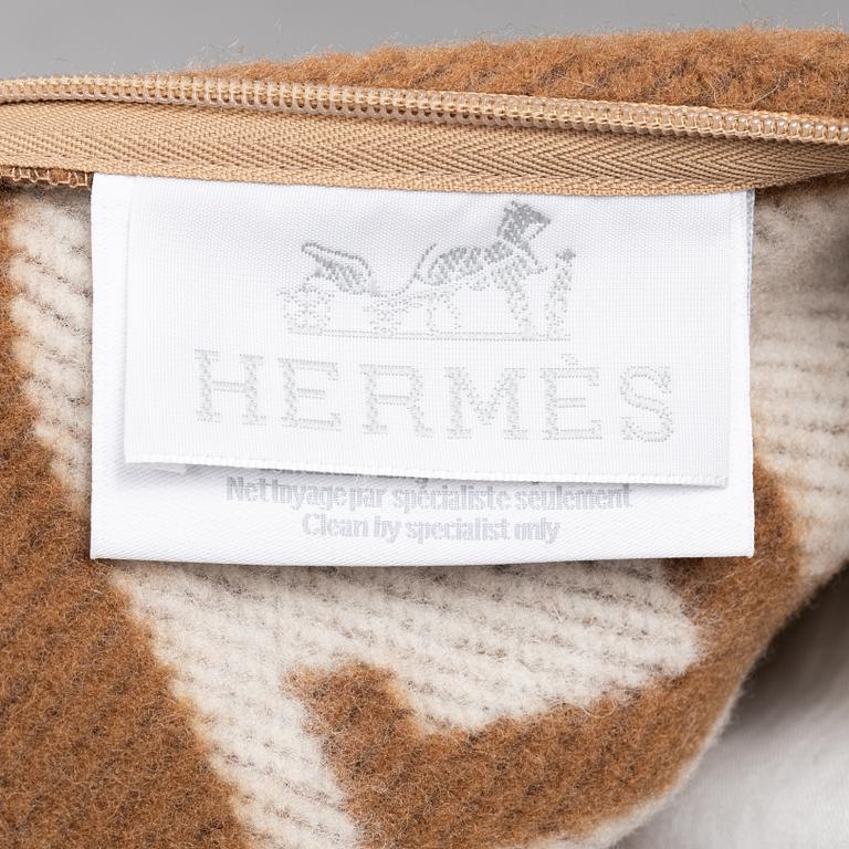 Hermès, a wool and cashmere mix 'Avalon' cushion cover.