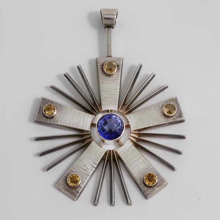 KARL-INGEMAR JOHANSSON, Göteborg, 1971, hänge med citriner och troligtvis blå spinell.