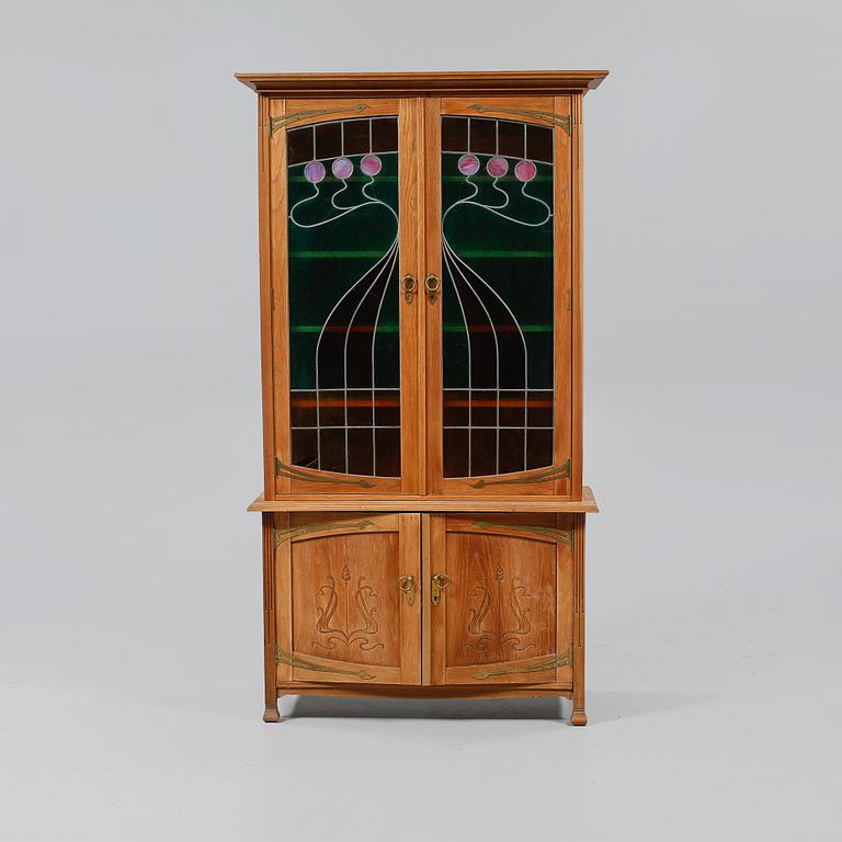 VITRINSKÅP, jugend, 1900-talets början.