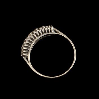 RING, 18k vitguld med 7 briljantslipade diamanter, ca 0,13 ct, importstämplad. Vikt 2 g.