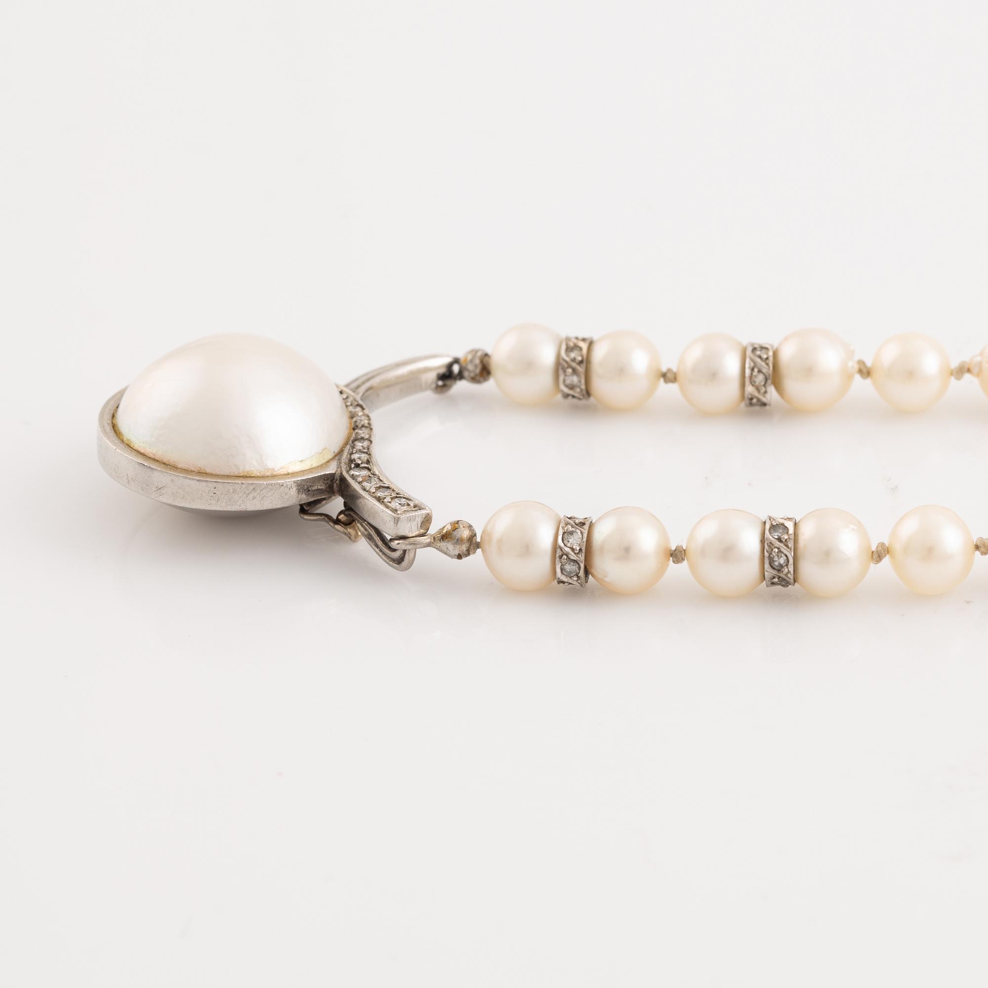 Cultured pearl necklace, clasp white gold with mabé pearl and brilliant cut diamonds, Alf Halldin,