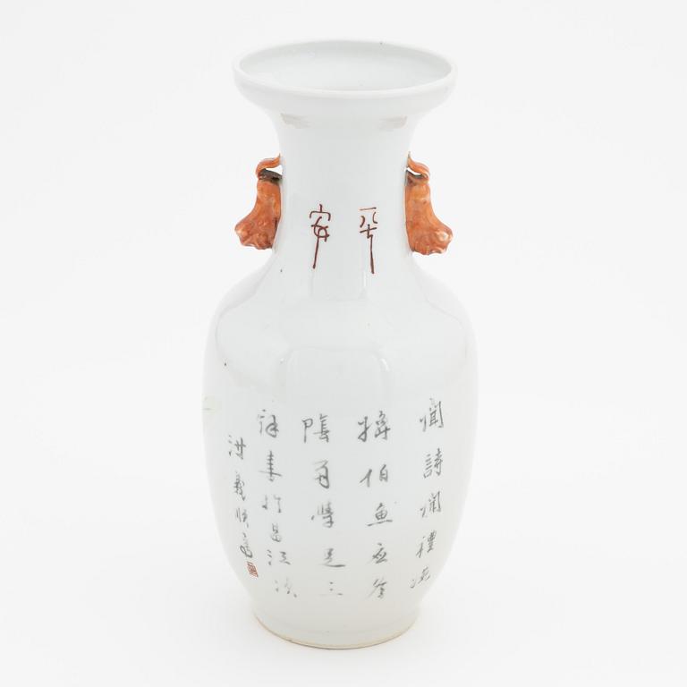 A Chinese porcelain vase, 20th Century.