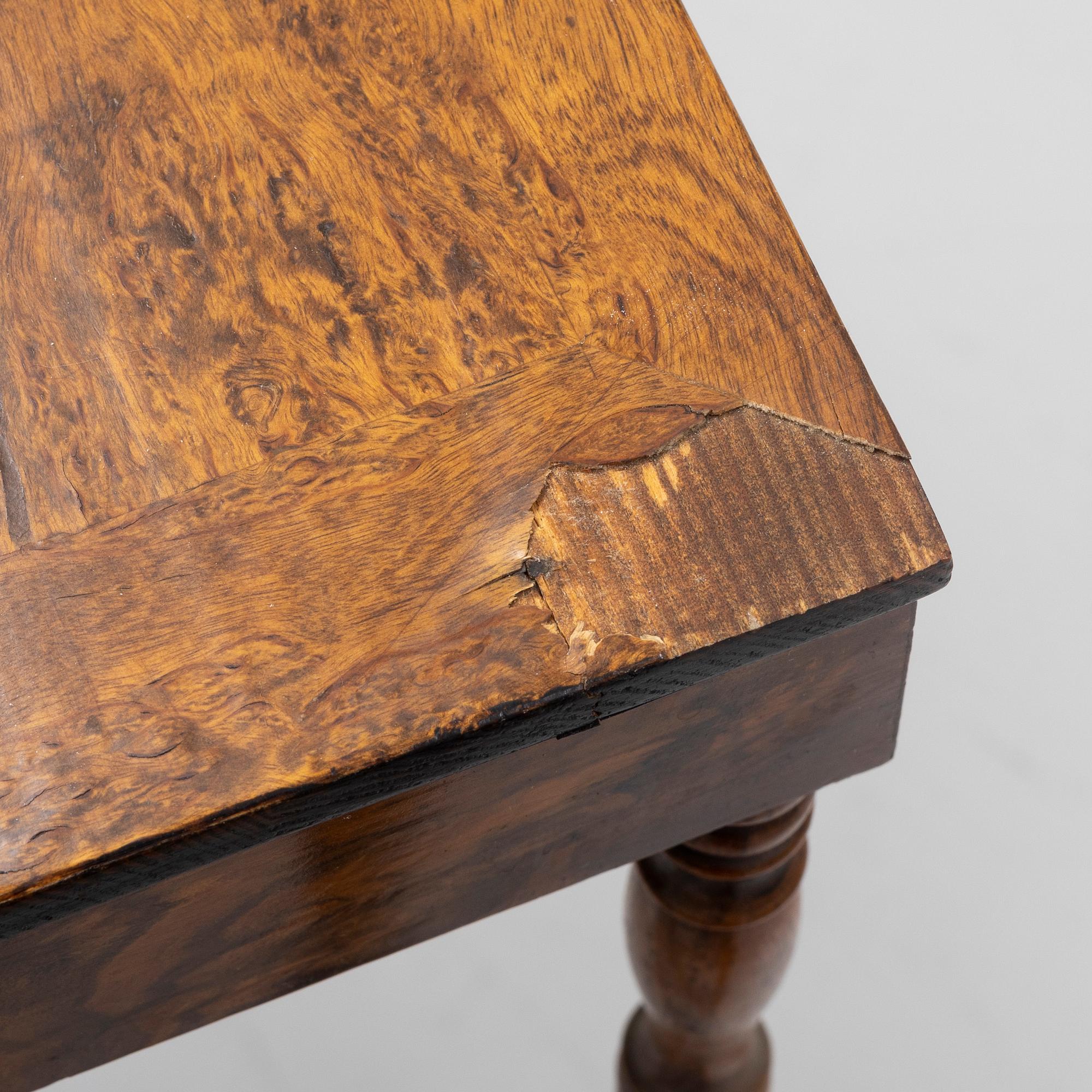 A 4-piece nesting table, first half of the 20th century.