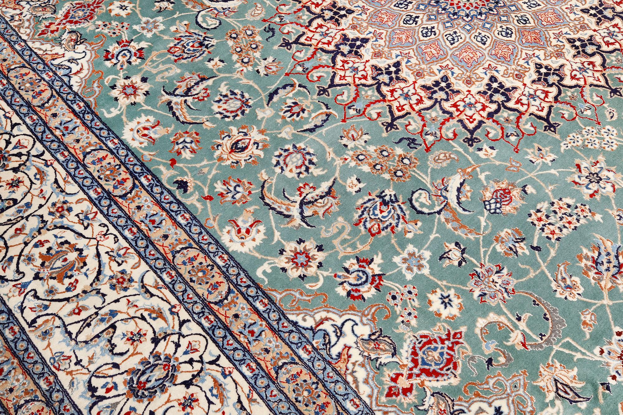A part silk Nain carpet, so-called 6LAA, approx. 408 x 305 cm.