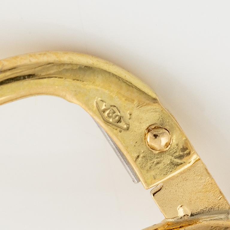 Örhängen 18K guld med safirer och briljantslipade diamanter.