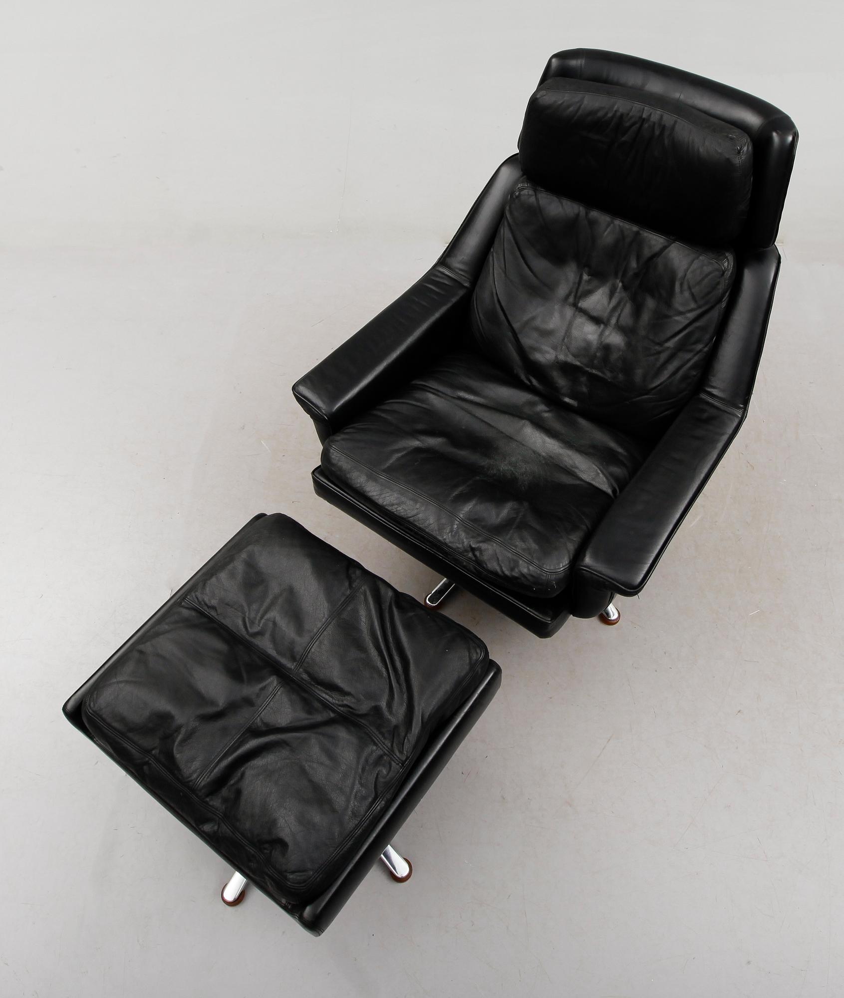 FÅTÖLJ SAMT FOTPALL, "Model 802", Werner Langenfeld, ESA Møbelværk, Danmark, 1900-talets andra hälft.