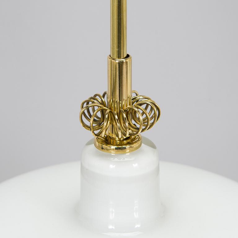 Paavo Tynell, a pair of mid-20th century 'K2-19' pendant lights for Idman.