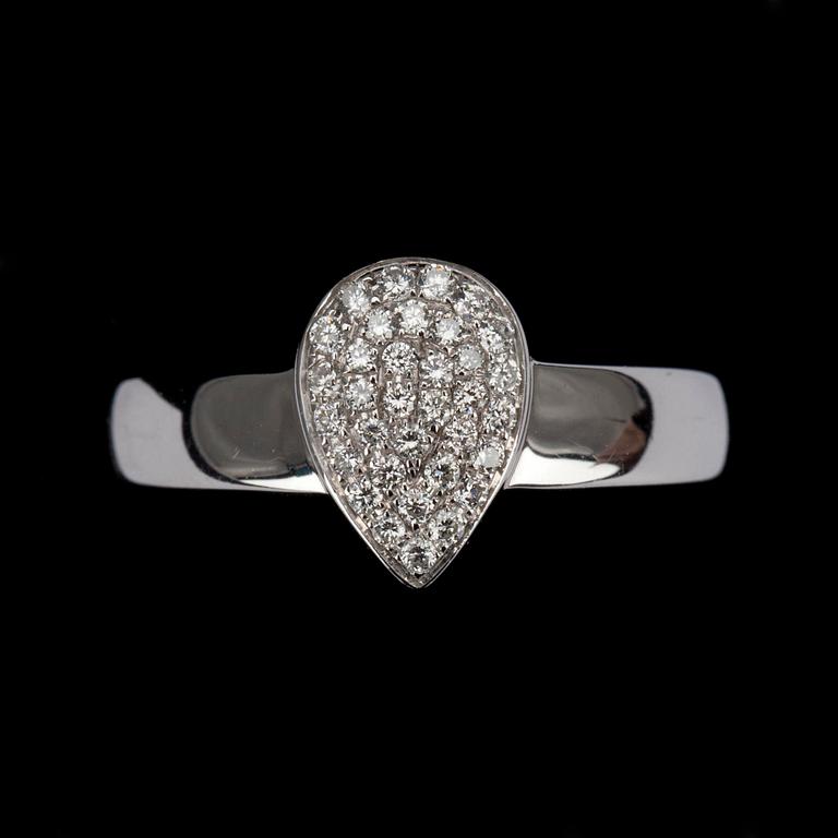 RING,18K rodinerat rödguld med briljantslipade diamanter tot ca0.34ct. Italien sent 1900-tal. Vikt. 5,7 g.