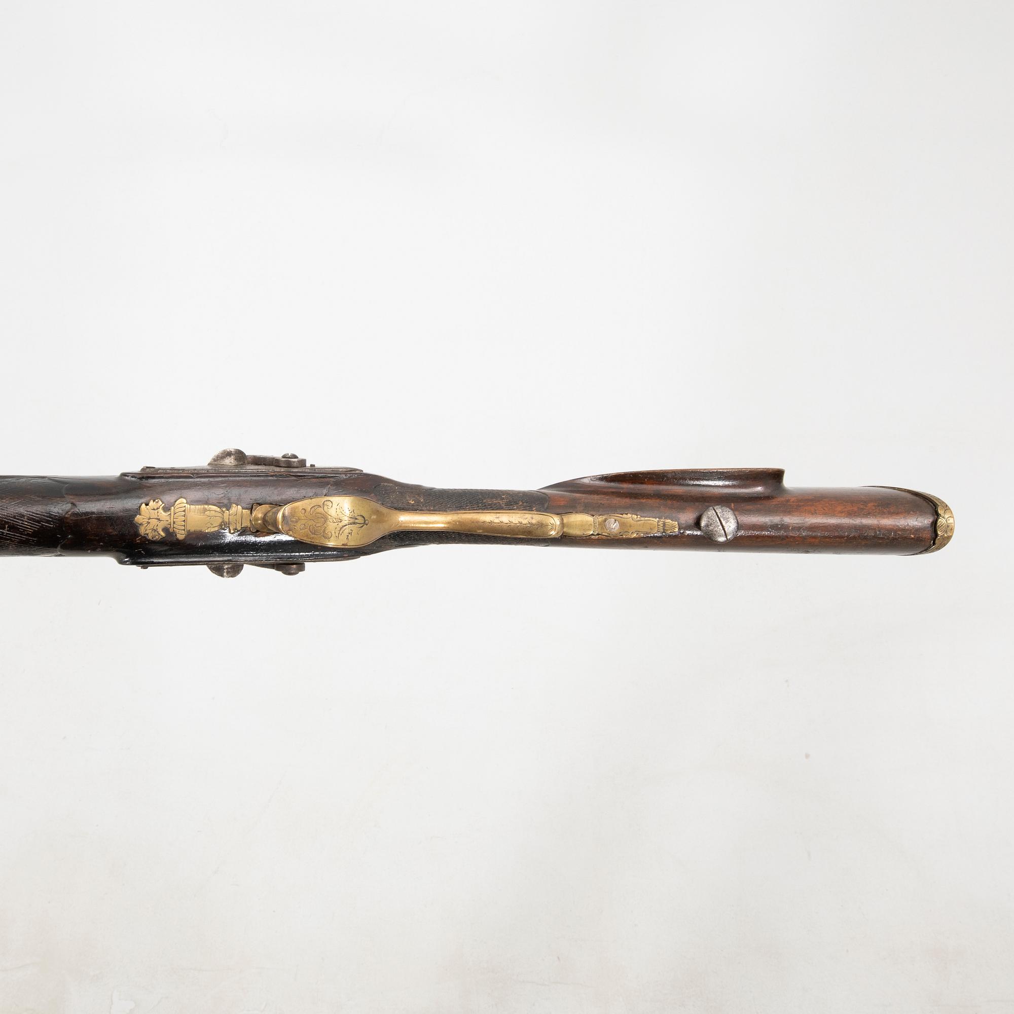 Slaglåsgevär, dubbelpipigt, ändrat från flintlås, 1800-tal.
