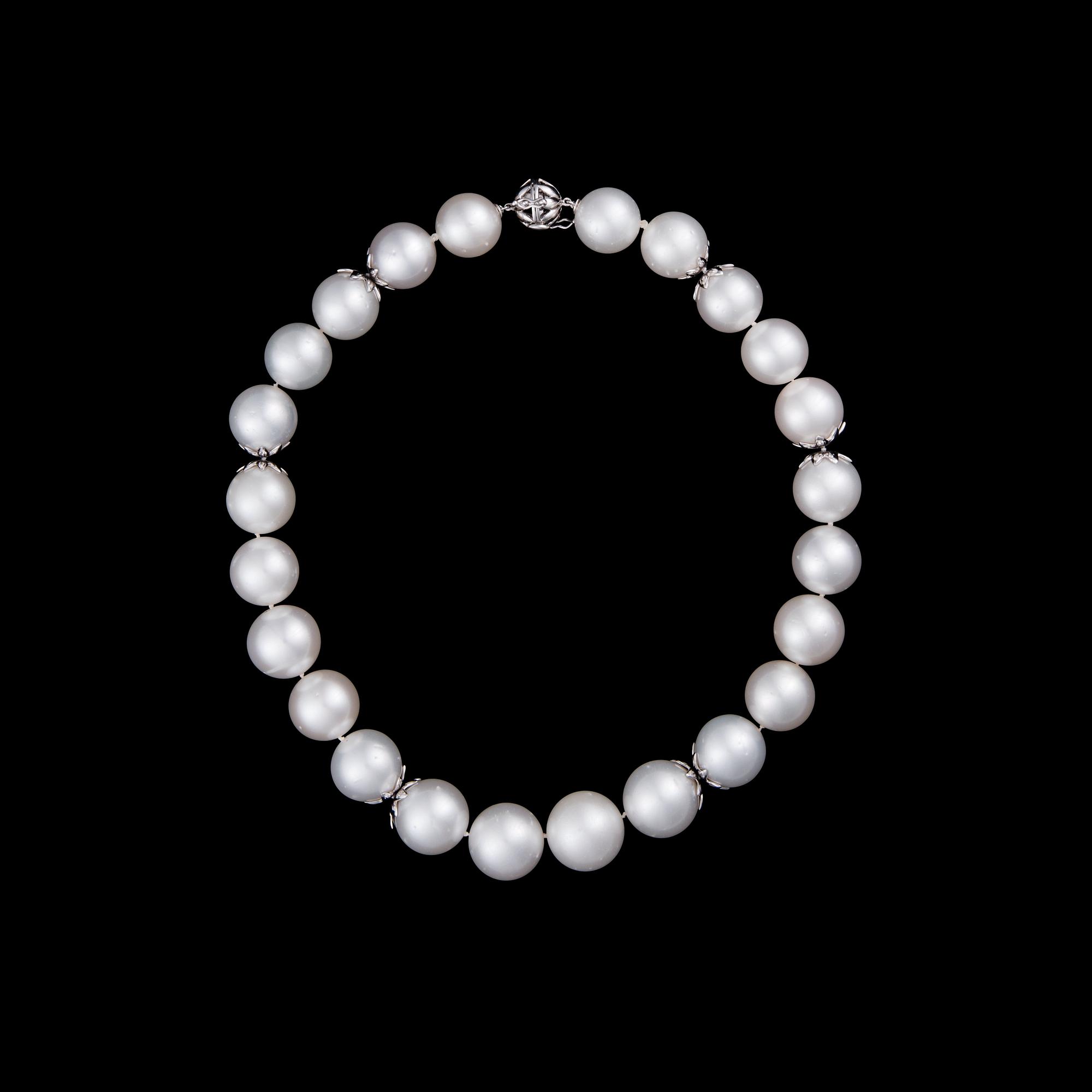 PÄRLCOLLIER.