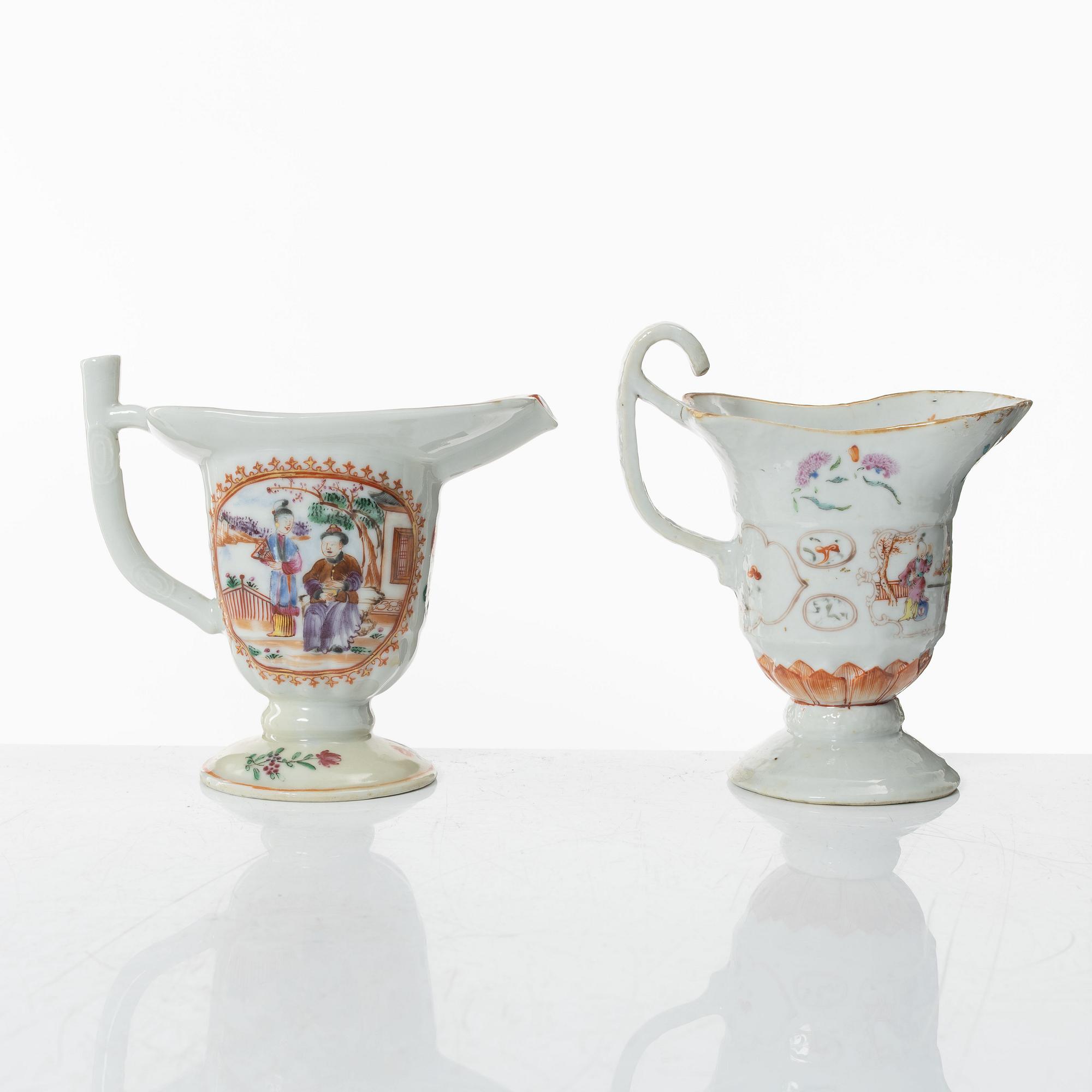 A group of three Chinese famille rose porcelain ewers and two dishes, Qing dynasty, Qianlong (1736-95).