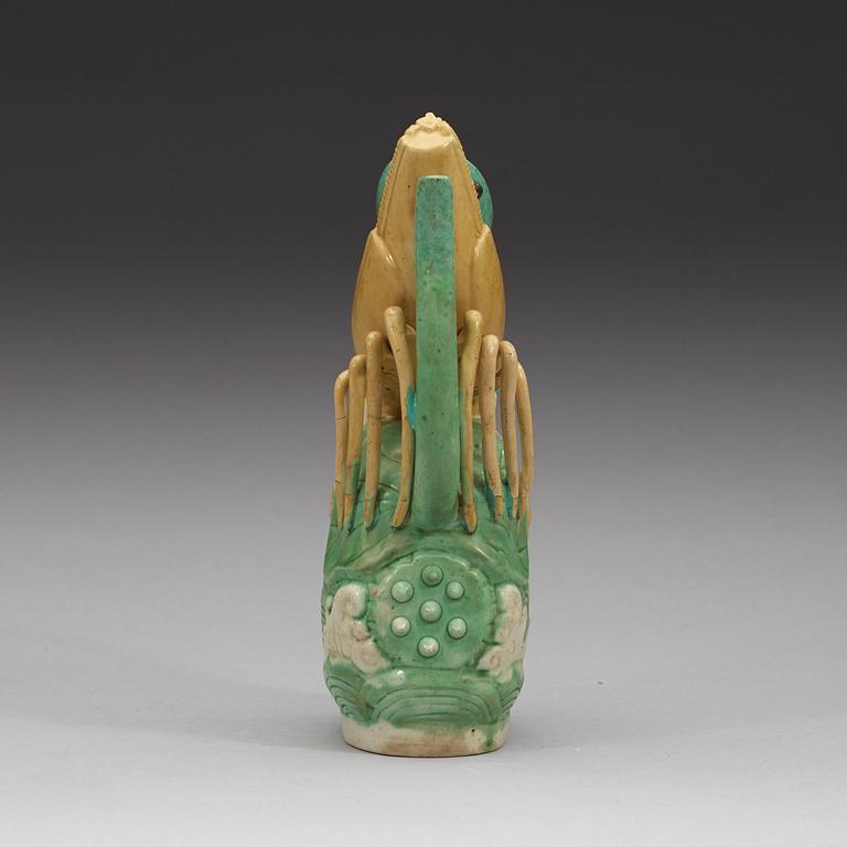 A bisquit langouste wine ewer, Ming dynasty, Wanli (1368-1644).