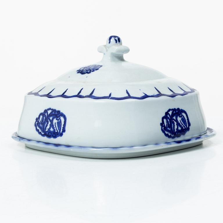 Wilhelm Kåge, 35 pieces of a 'Liljeblå' service, Gustafsberg, Sweden, 1918-1936.