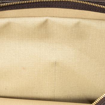 Louis Vuitton, a 'Reporter MM' cross body bag, 2001.